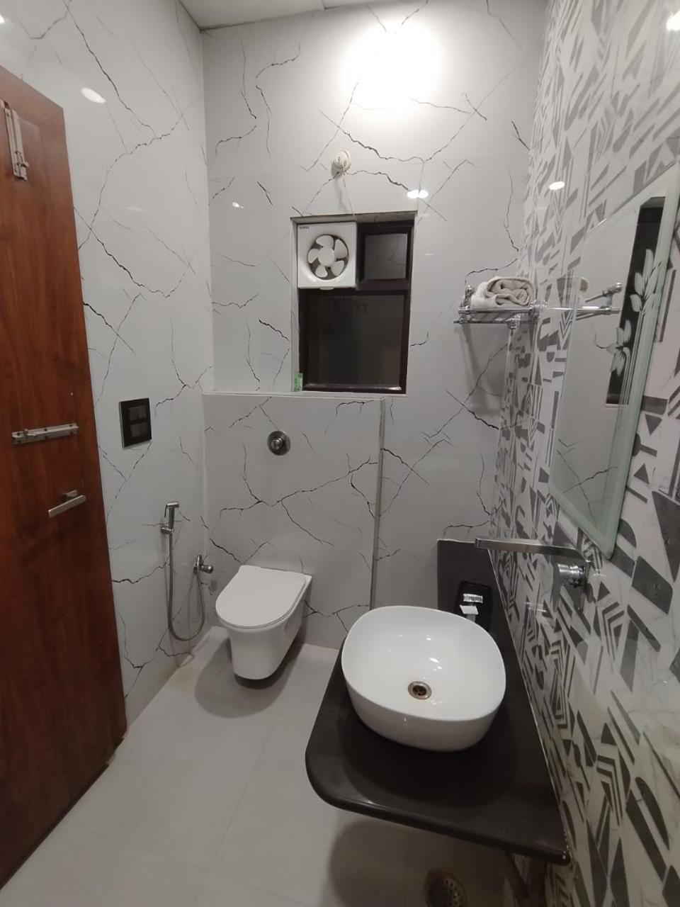 Hotel Guru Kripa Sadan Vrindāvan Zewnętrze zdjęcie