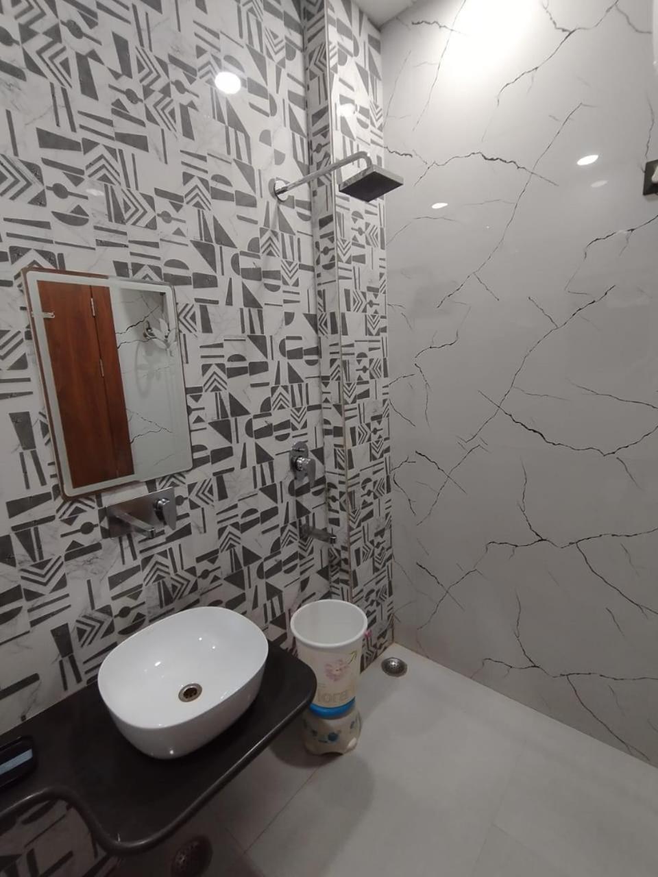 Hotel Guru Kripa Sadan Vrindāvan Zewnętrze zdjęcie